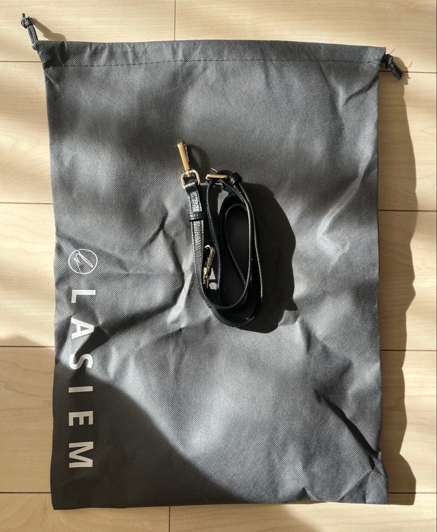 LASIEM ショルダーバッグ　本革