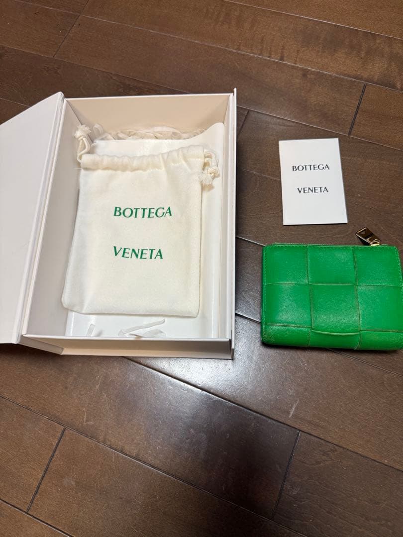 ボッテガヴェネタ カセット　コンパクトウォレット　二つ折り　正規品　箱あり