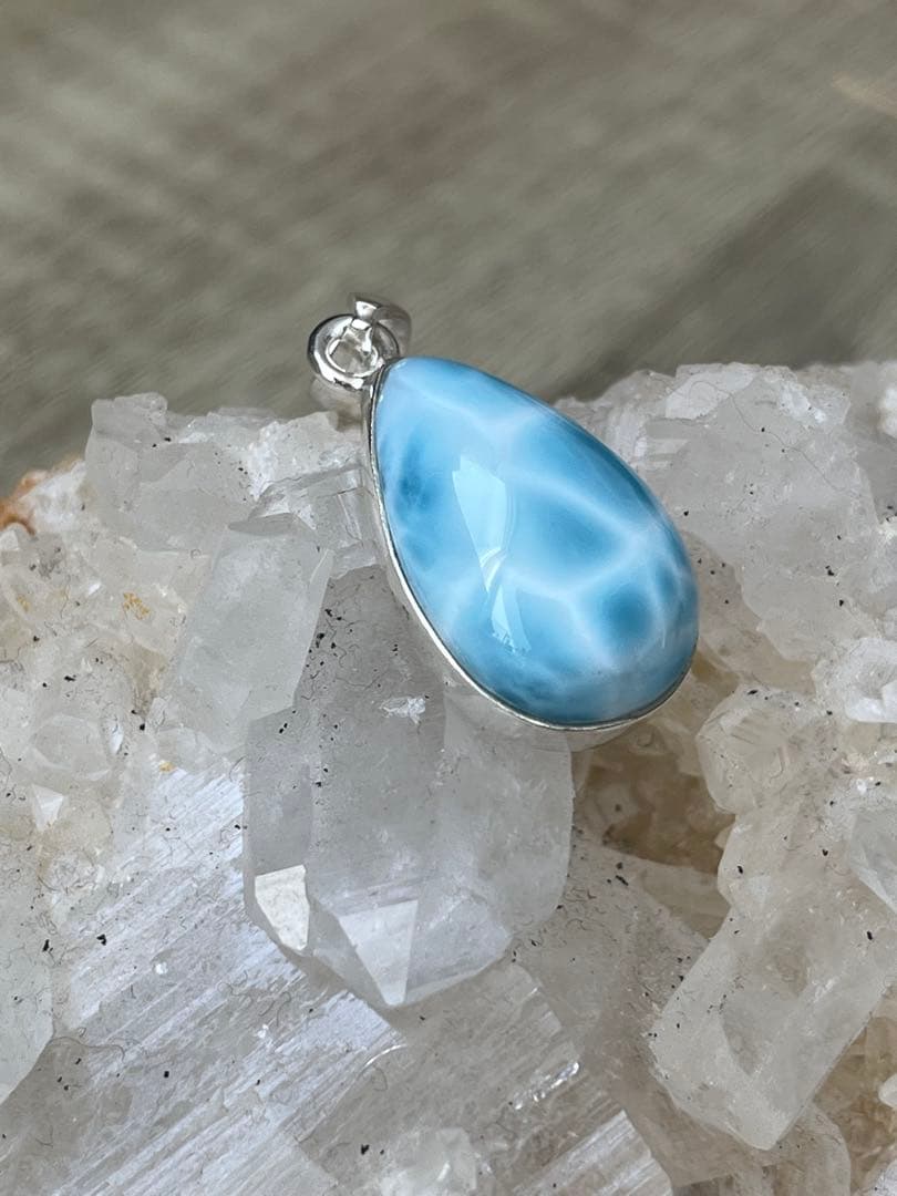 天然石ラリマー☆高品質！しずく型ペンダントトップ☆かめ模様が美しい！