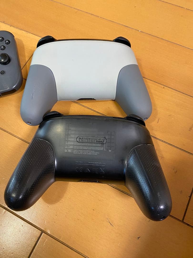 ま*り様 Nintendo Switch 本体 + プロコントローラー2個　ジャ