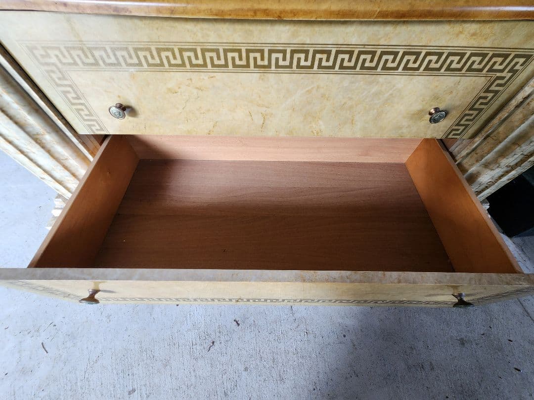 イタリア製　ヴェルサーチ大型ガラスキャビネット　アンティークヴィンテージ