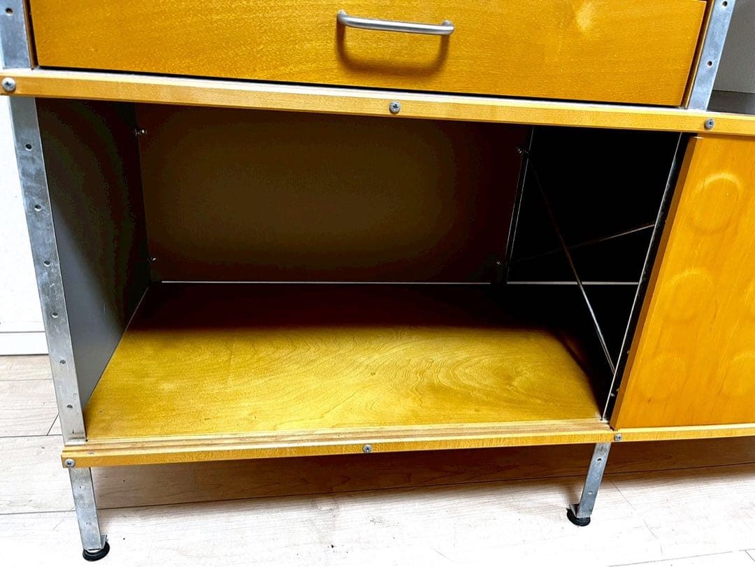 f1_11Herman Millerイームズストレージユニット4段2列