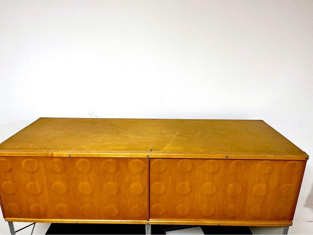 f1_11Herman Millerイームズストレージユニット4段2列