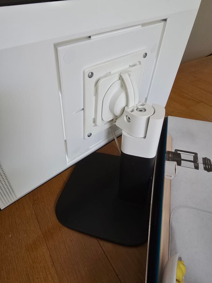 Echo Show 15 (スタンド付き) –Alexa搭載スマートディスプレイ