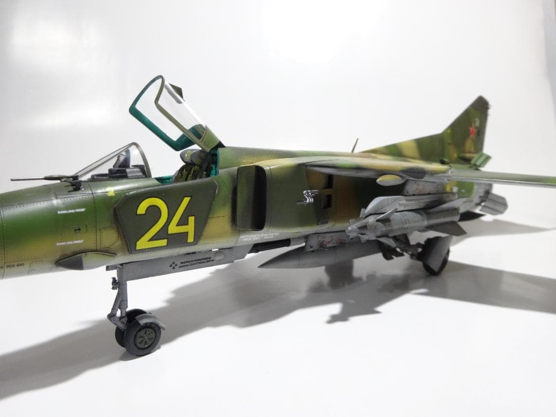 トランぺッター1/48「MiG-27」完成品