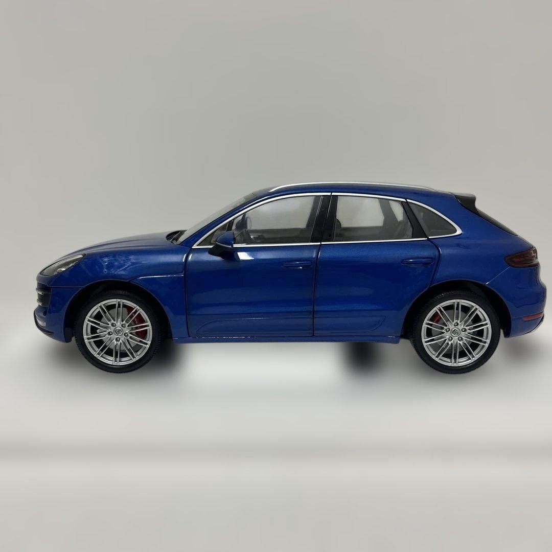 特注モデル ミニチャンプス ポルシェ マカン ターボ Macan 1:18