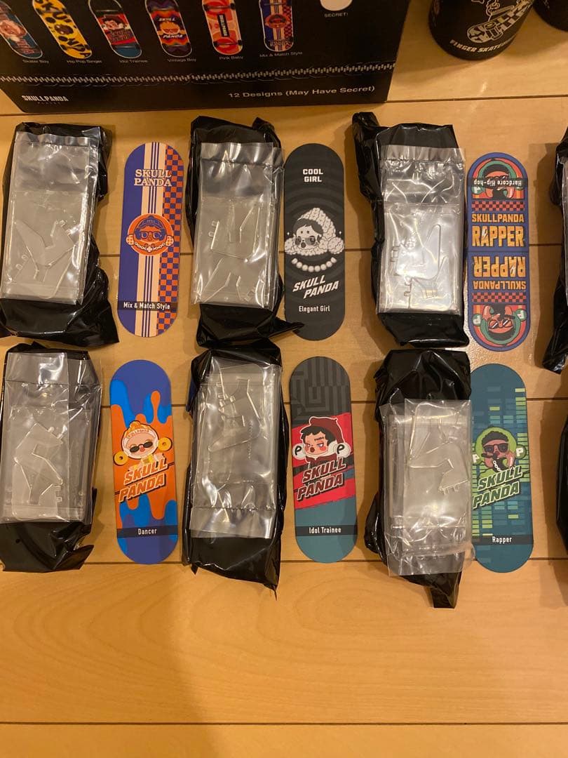 SKULLPANDA finger skateboardポップマートスカルパンダ