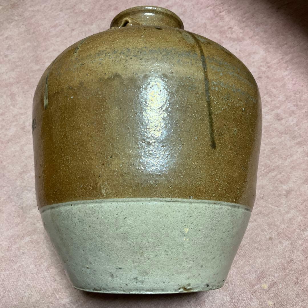 アンティーク、茶色の装飾的な陶器の壺