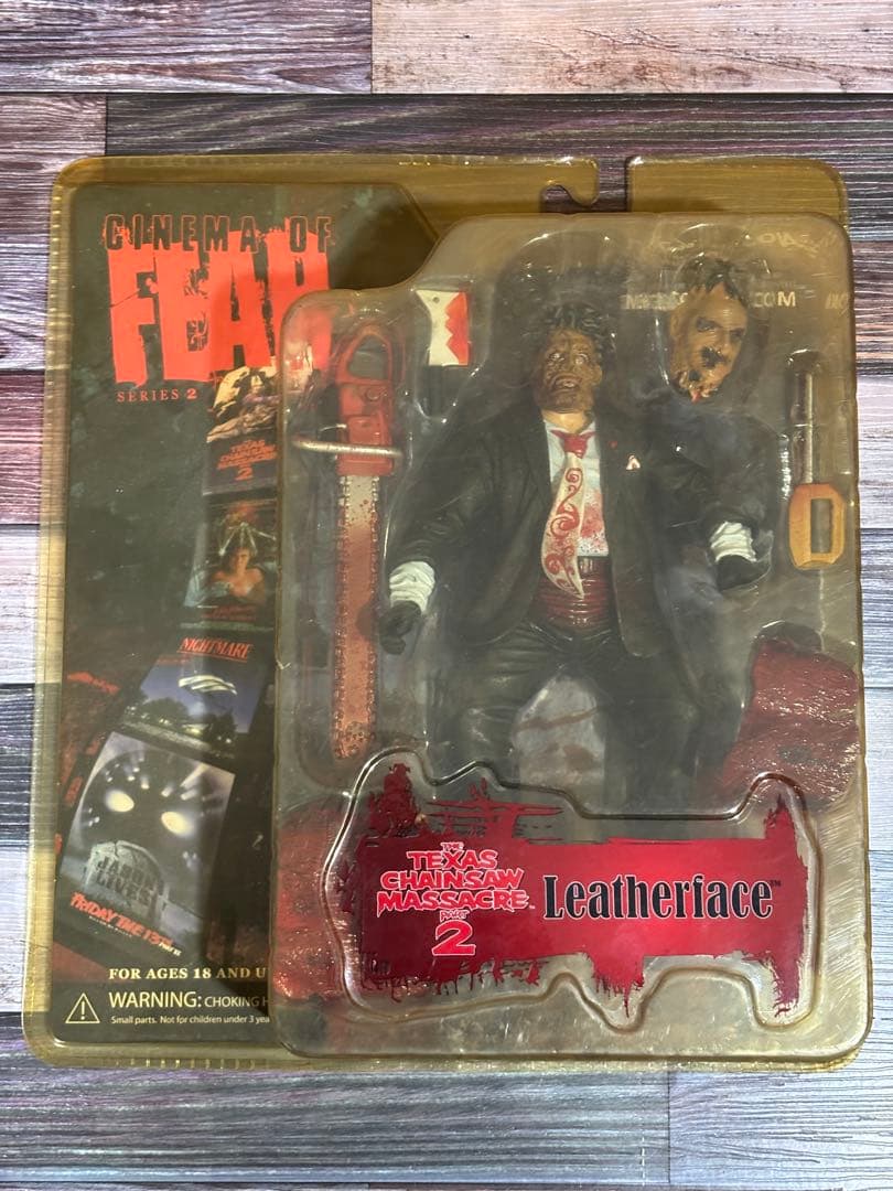 MEZCO Cinema of Fear テキサスチェーンソー 2体セット