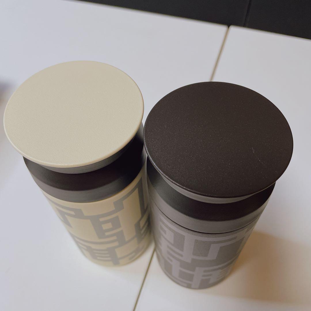 布袋 寅泰 × キントー タンブラー ブラック / ホワイト G柄ダンボール発送