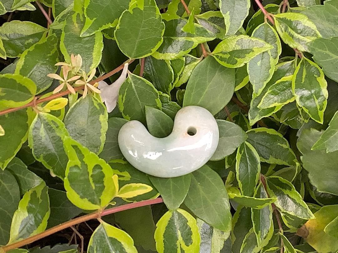 ✳吉祥開運　古代からの縁起良い糸魚川翡翠勾玉　本物ジェダイト‼️ 機械鑑定書付…