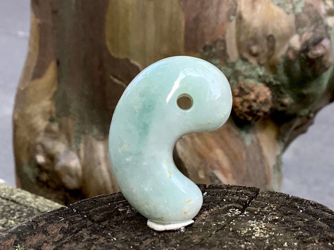 ✳吉祥開運　古代からの縁起良い糸魚川翡翠勾玉　本物ジェダイト‼️ 機械鑑定書付…