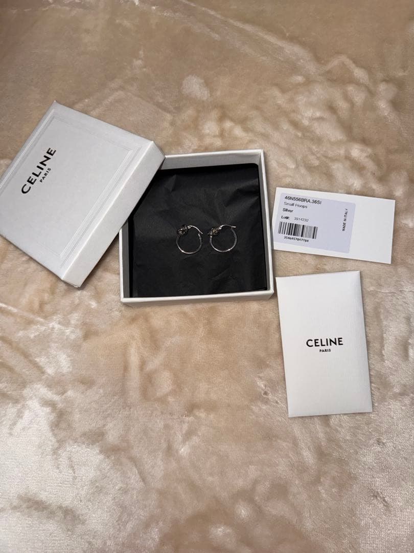 CELINE セリーヌ　ノットフープピアス