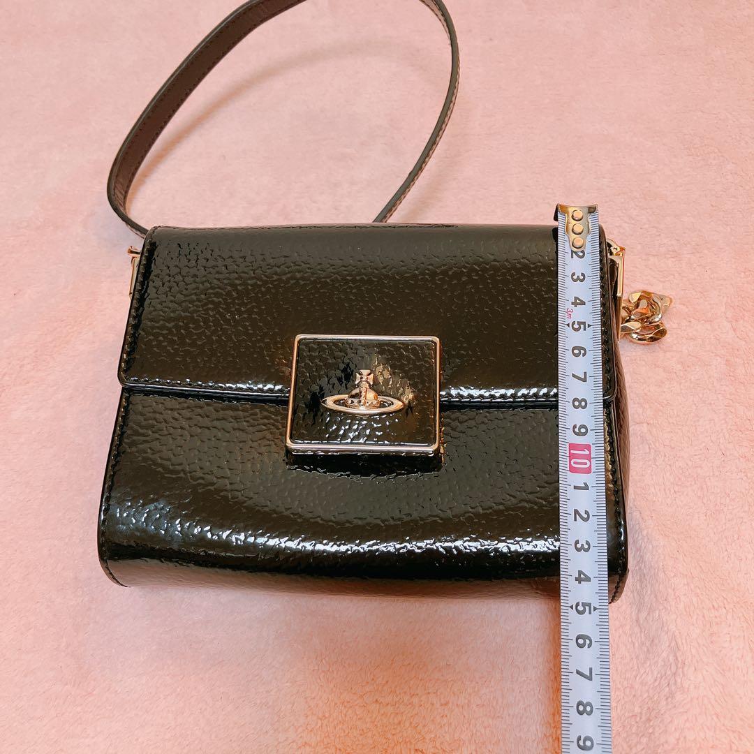 【美品】エナメル　チェーンショルダーバッグ　ブラック　黒　ゴールド　スクエア