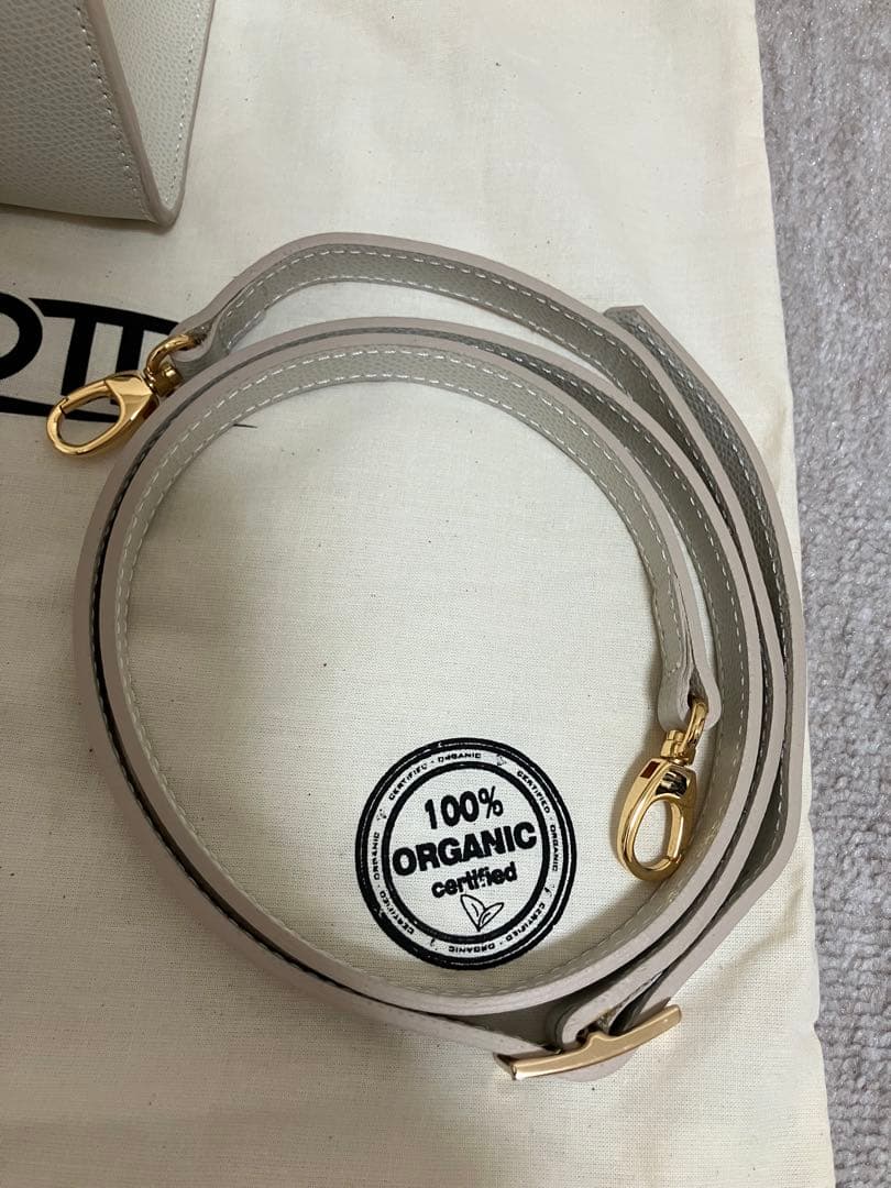 カルボッティ　エレナ　ベージュ　CARBOTTI