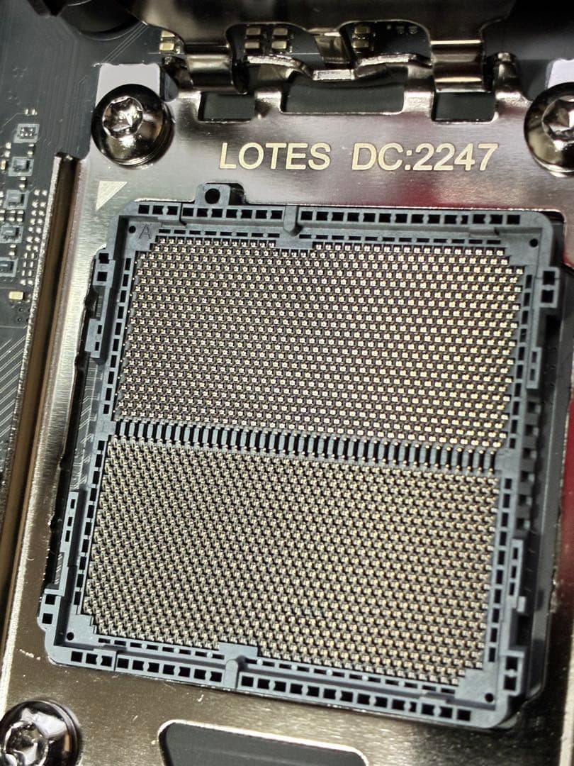 ROG CROSSHAIR X670E GENE マザー（M-ATX、中古）