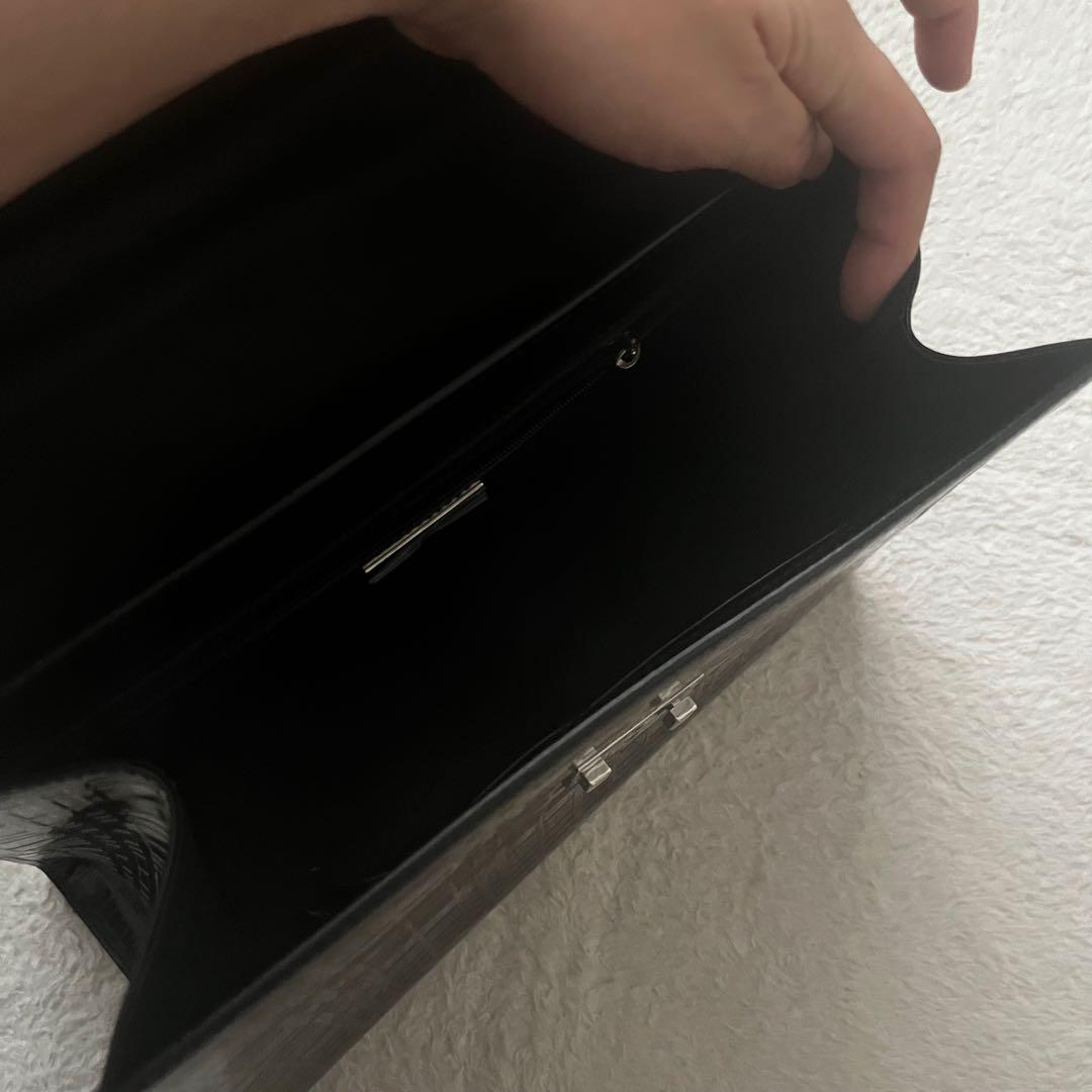 BURBERRY ブラック ハンドバッグ　エナメル　台形