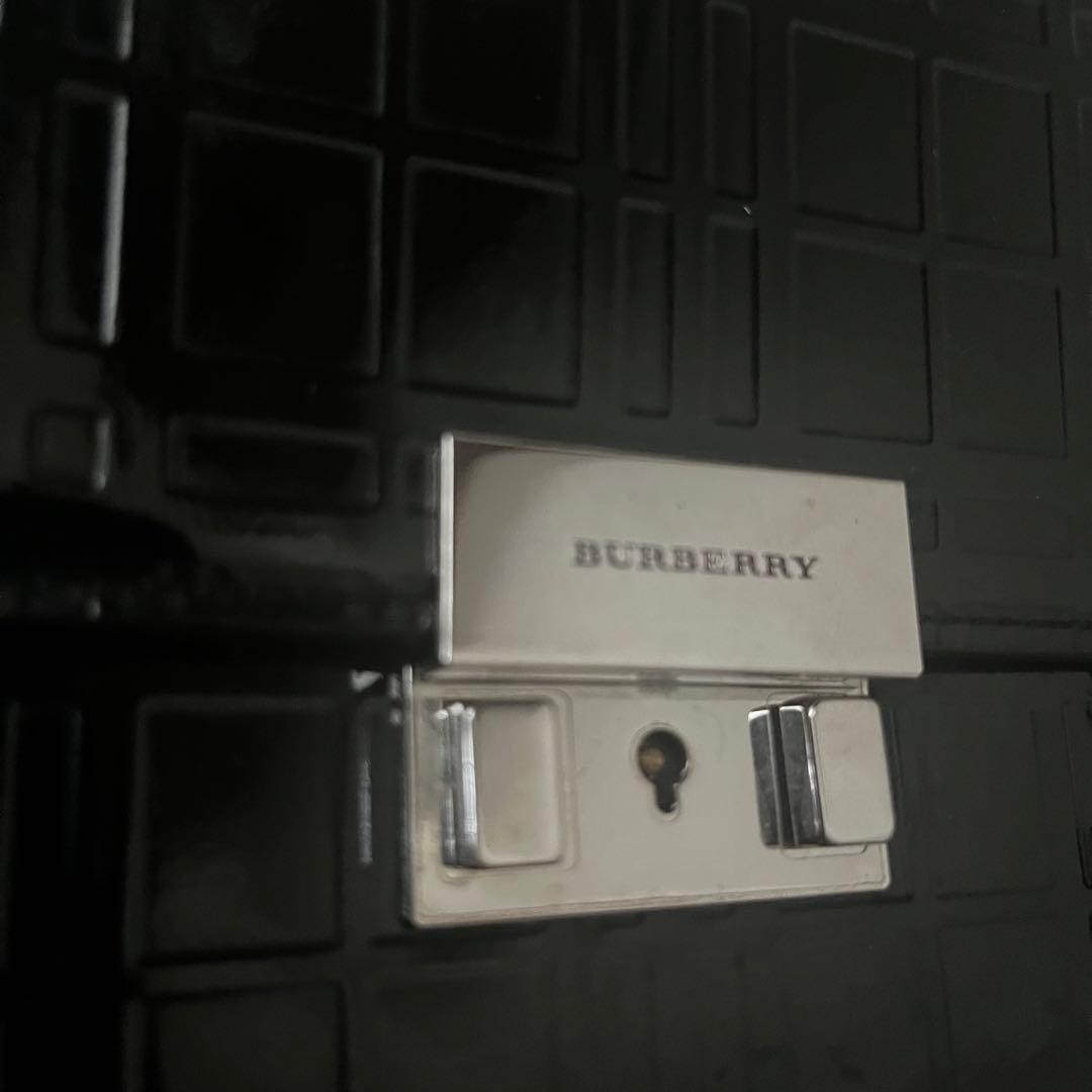 BURBERRY ブラック ハンドバッグ　エナメル　台形
