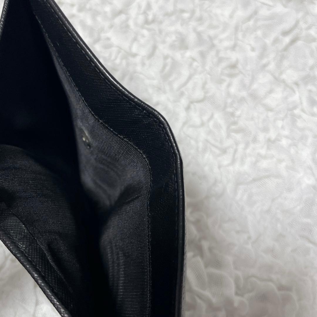 PRADA ブラック 三つ折り財布　三角　トライアングル　サフィアーノレザー