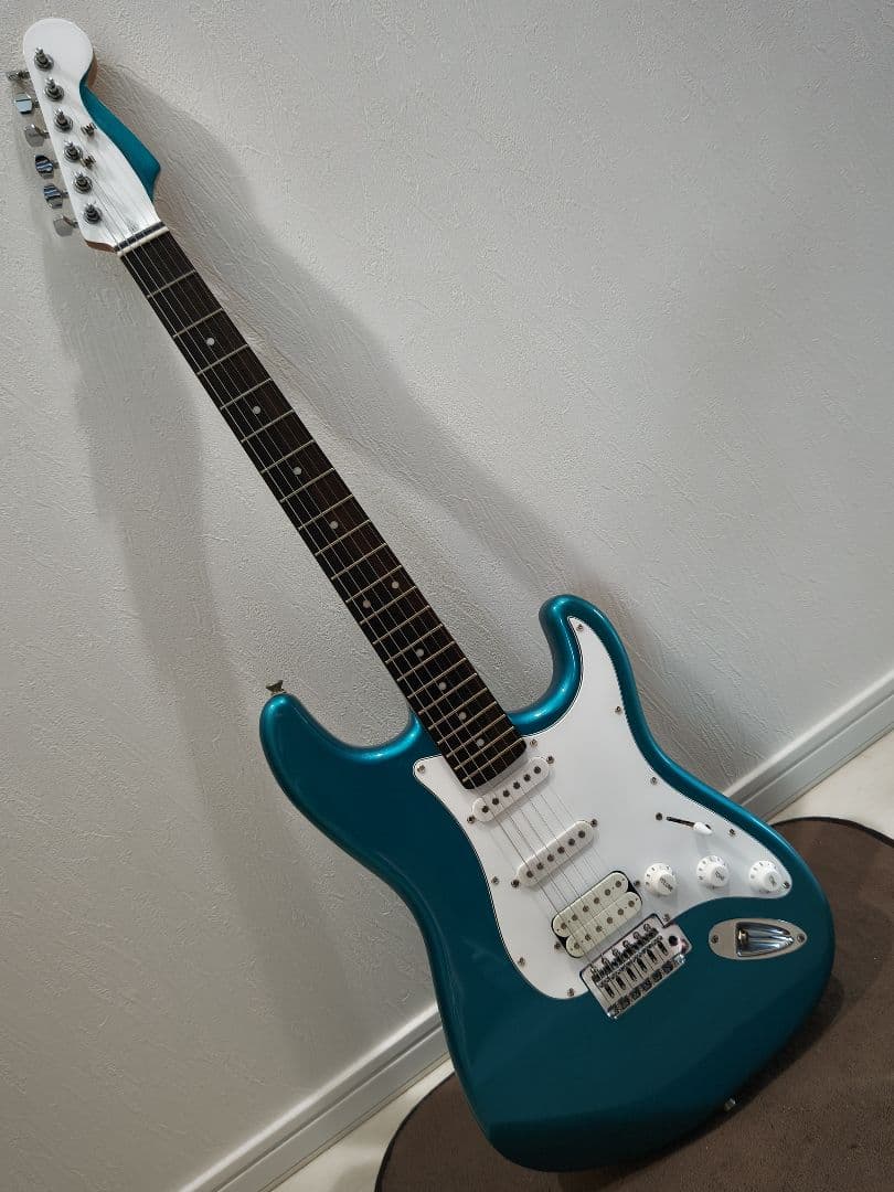 ストラトキャスターエレキギター　ターコイズブルー