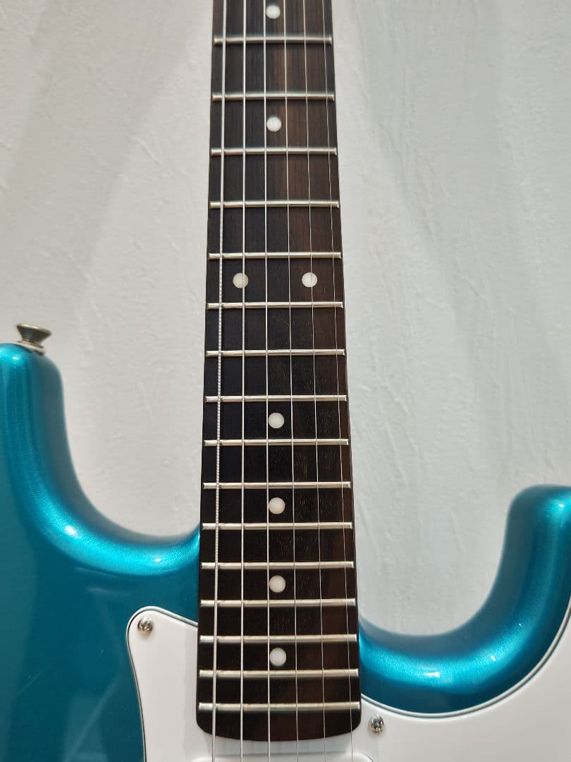 ストラトキャスターエレキギター　ターコイズブルー