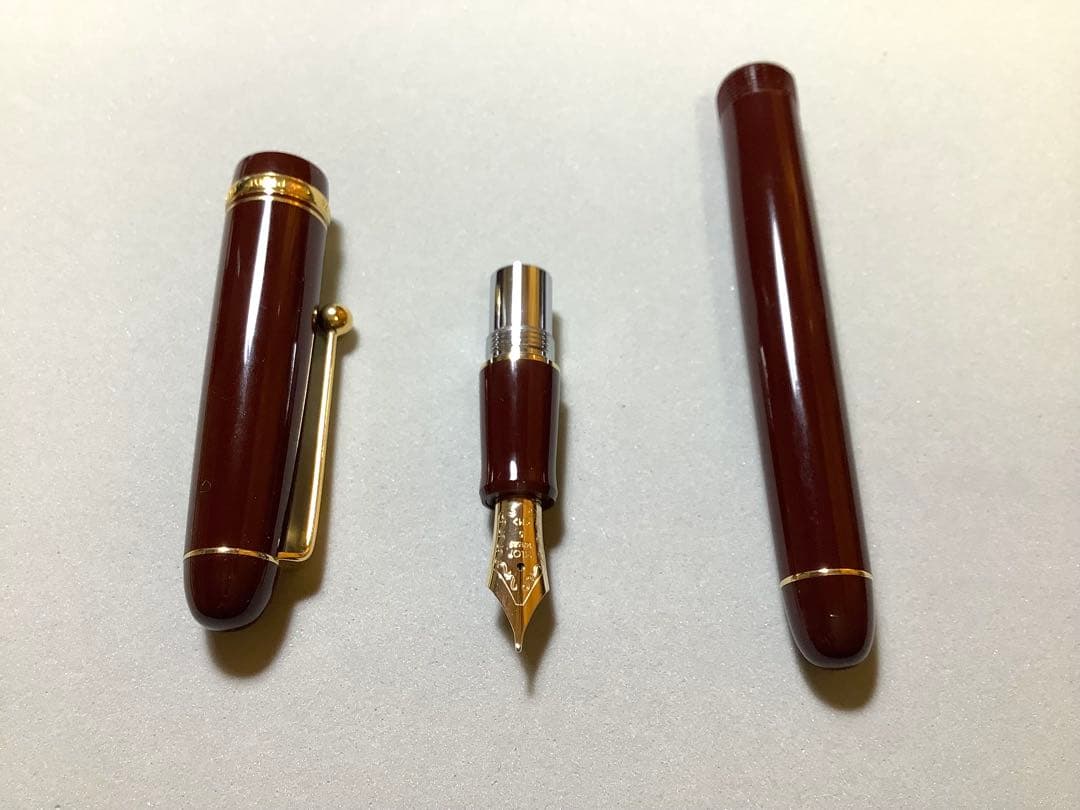 パイロットの万年筆　カスタム74　ディープレッド　ペン種: M（中字）