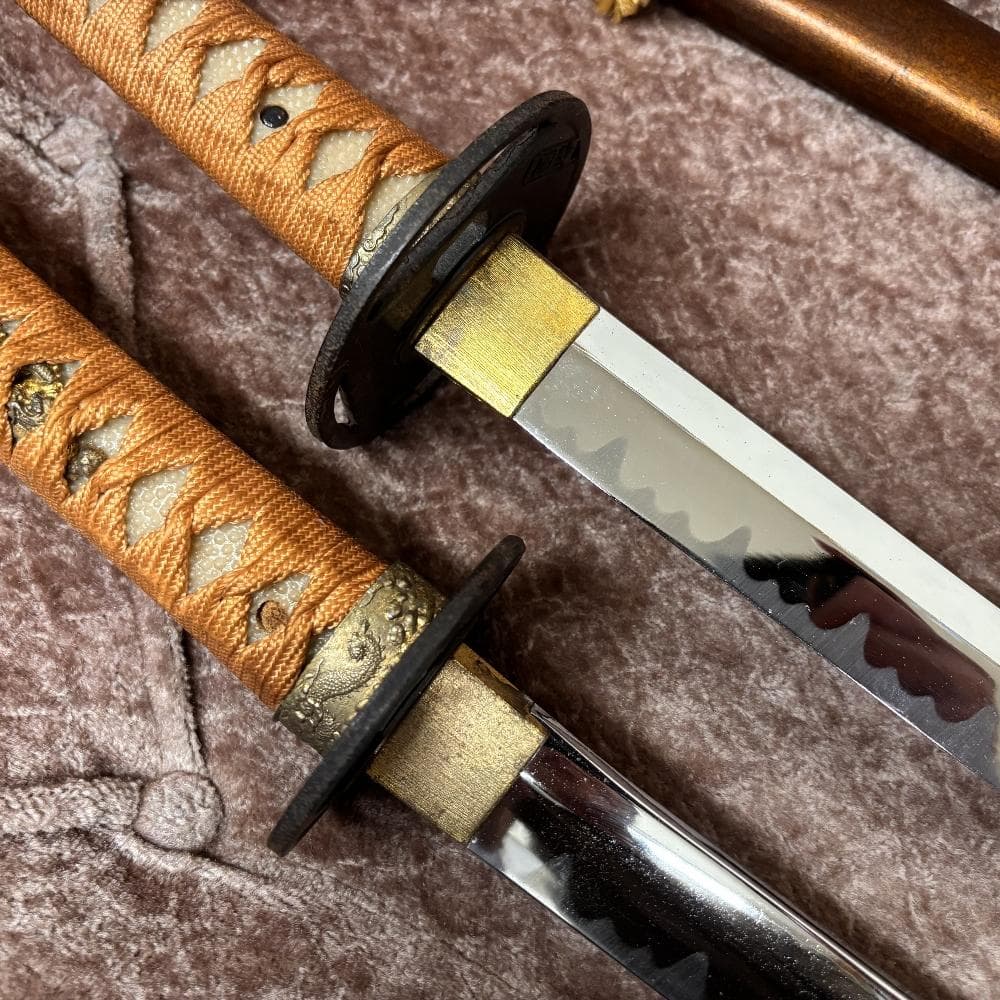 模造刀 模擬刀 レプリカ 大小揃え 互の目尖り刃 鉄鍔 梨地鞘 観賞用