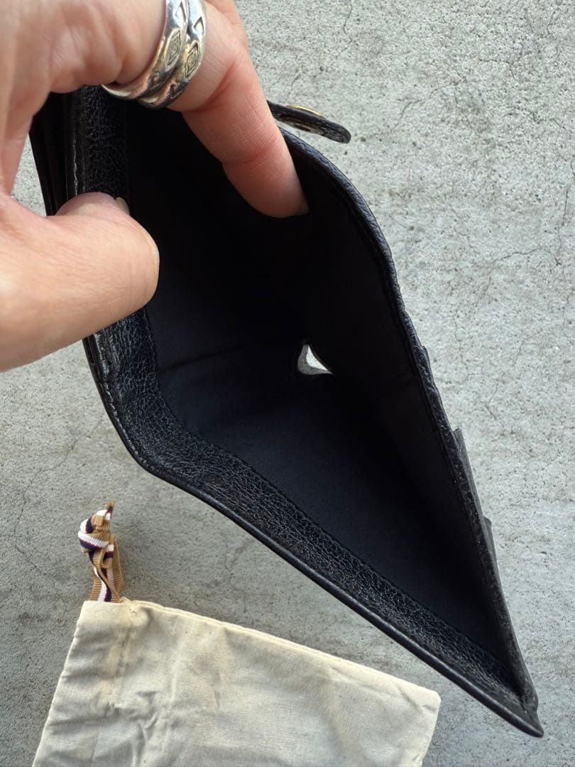 (本日限り)12000円即日発送手配可IL BISONTE 二つ折り財布 黒