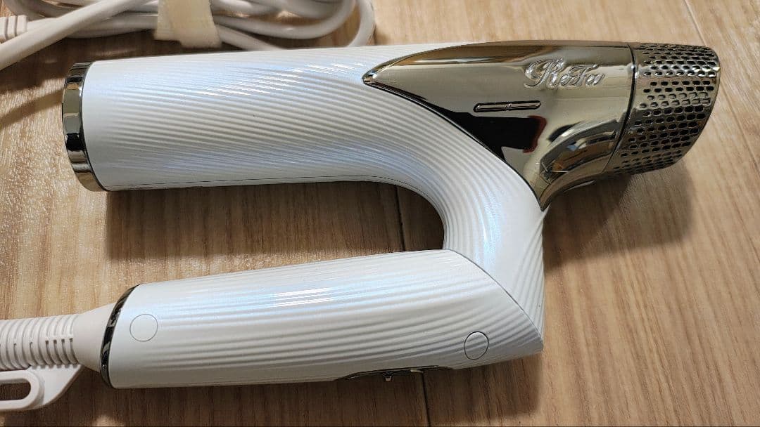 1週間限定 特別価格！ リファ ドライヤー ホワイト 2023年製 AB16