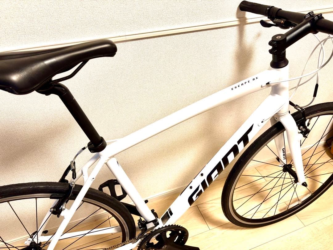 ☆高年式2022 GIANT ESCAPE RX3 人気のホワイト　Mサイズ