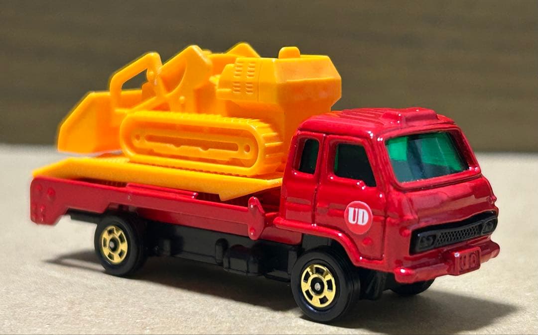 トミカ UD コンドル ブルドーザーキャリア 日本製 赤