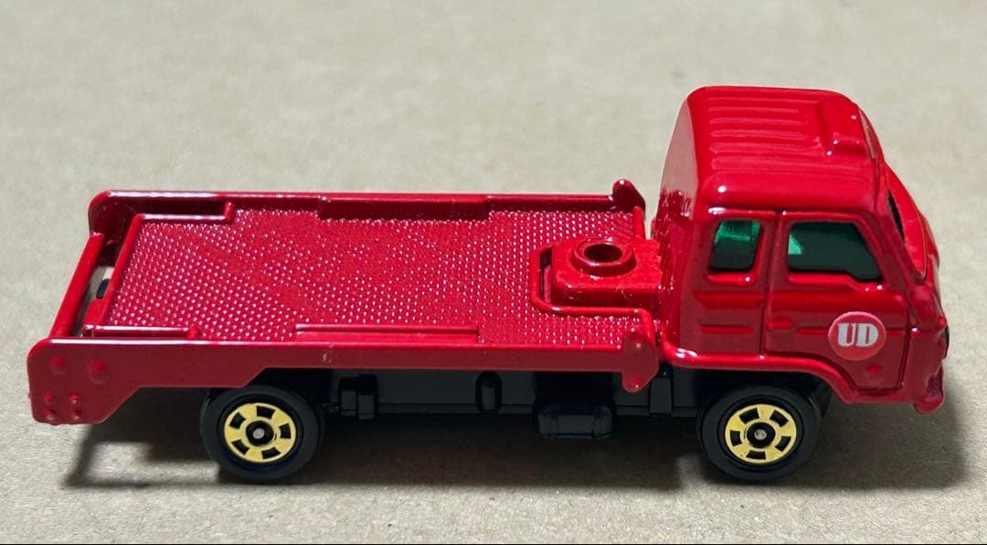 トミカ UD コンドル ブルドーザーキャリア 日本製 赤