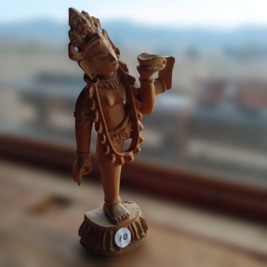 10.インドヒンズー教木製神像 約25センチcm 手に皿.極小品