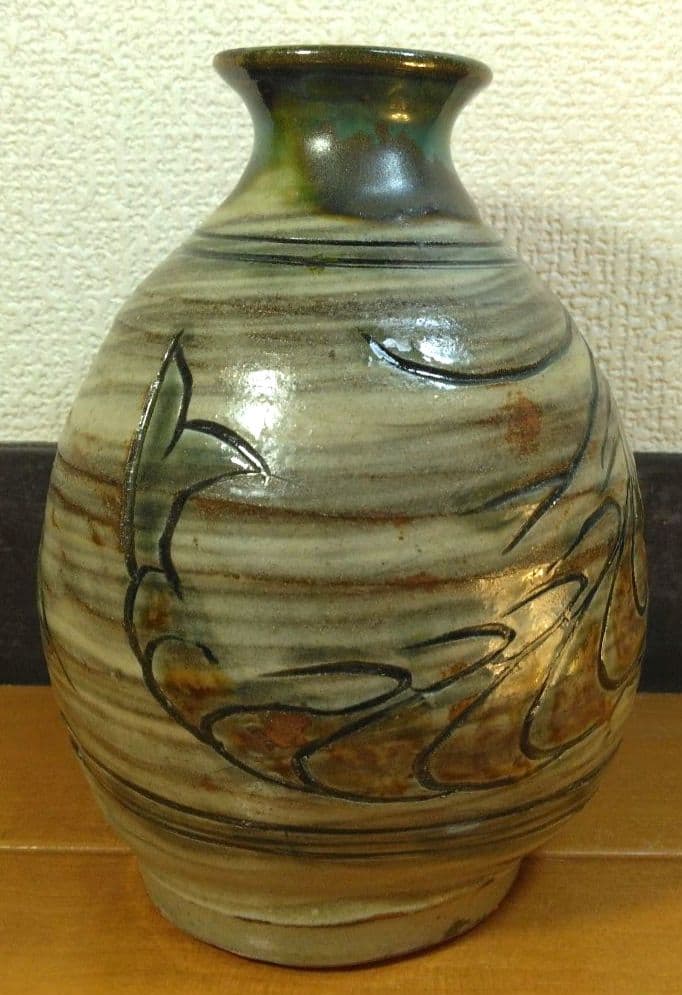 人間国宝 金城次郎 壷屋焼花瓶 栞 共箱 美品 壺屋焼 笑魚海老紋花瓶 やちむん