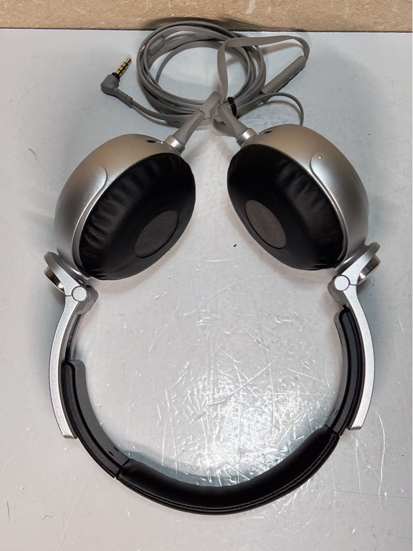 ソニーMDR-X05ヘッドホン。サイモン・コーウェル「Xエディション」