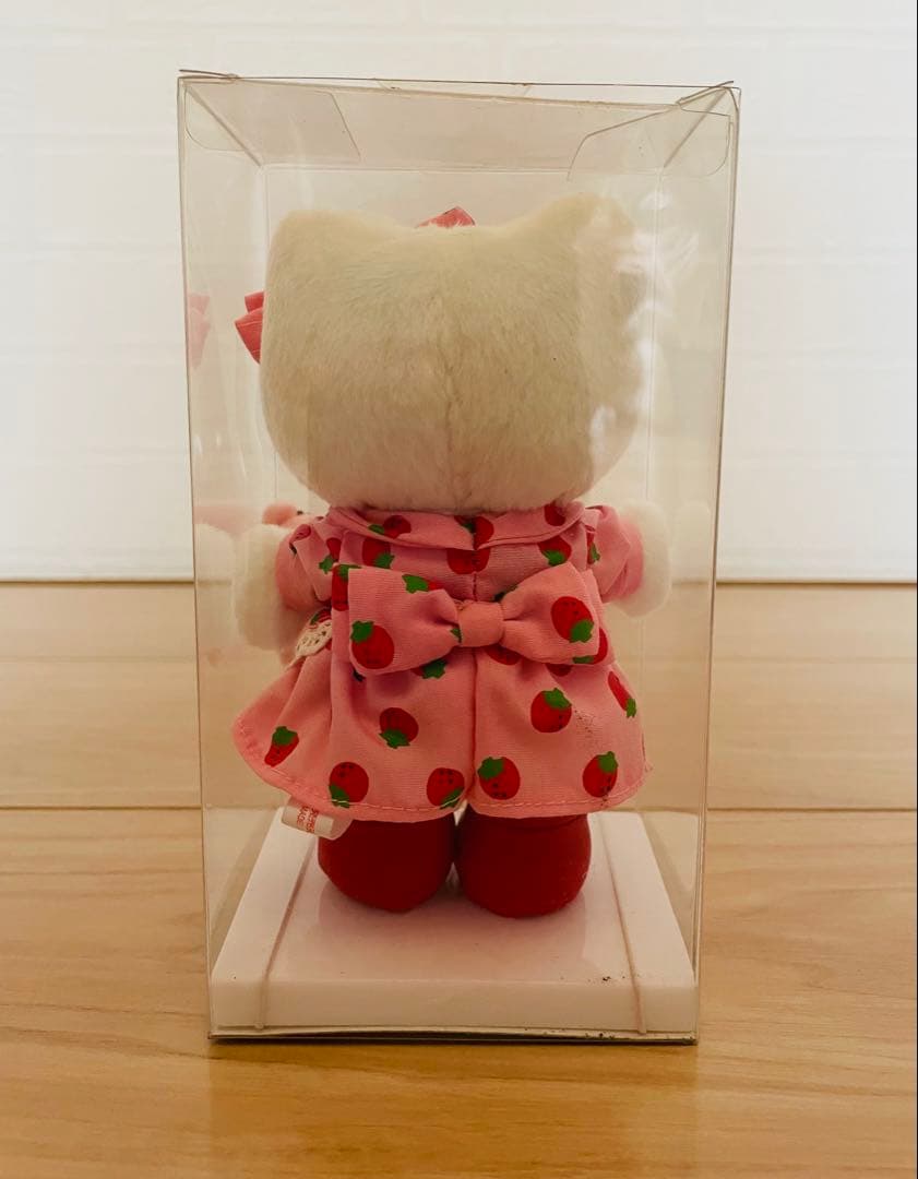 非売品☆ハローキティ☆ポイントドール☆苺ドレス