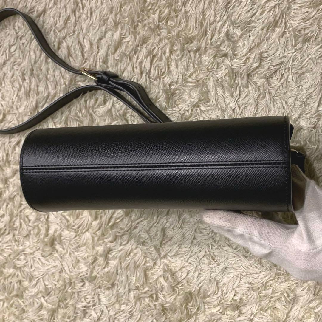 美品✨A.P.C. ショルダーバック　ハーフムーン　エンボス加工　ブラック