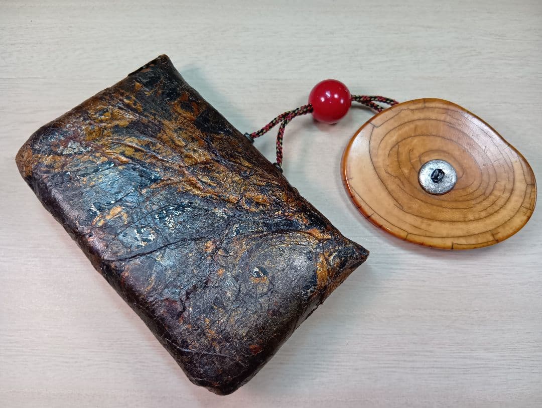 煙草入／金唐革／美品金工饅頭根付