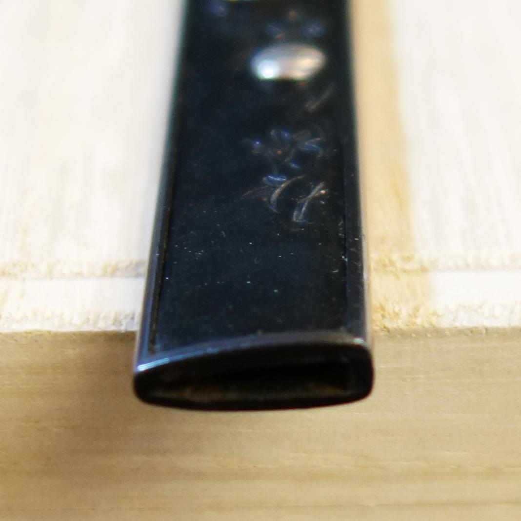 鍔 鐔 小柄 刀装具 日本刀 骨董【赤銅磨地 高肉彫 金銀象嵌 遊仔犬図小柄】