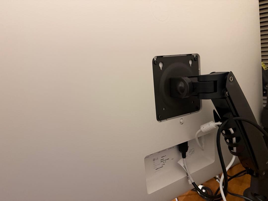 4K LGスマートモニター 32SQ730S-W webOS22モニターアーム無