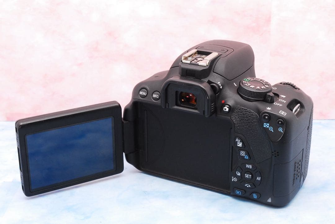 Canon Kiss X7i★一眼レフカメラ★バッグ付★便利な高倍率レンズ付