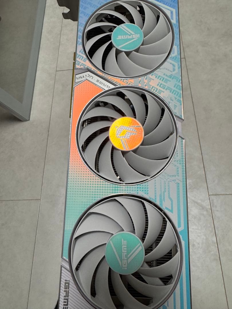 グラフィックボード・グラボ・ビデオカード GeForce Colorful RTX 4060 Ultra W OC 8GB