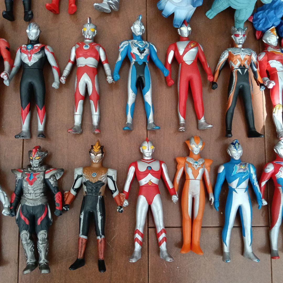 ウルトラマンソフビ 44体　バスボールフィギュア　本　剣　まとめ売り