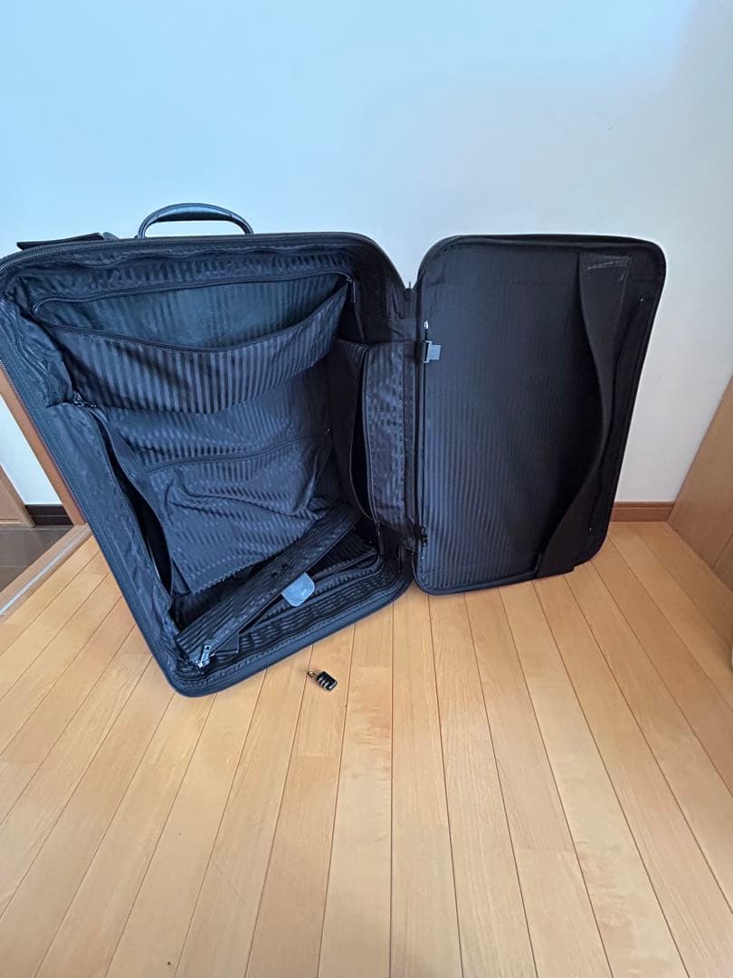 トゥミ　キャリーケース　容量可変式