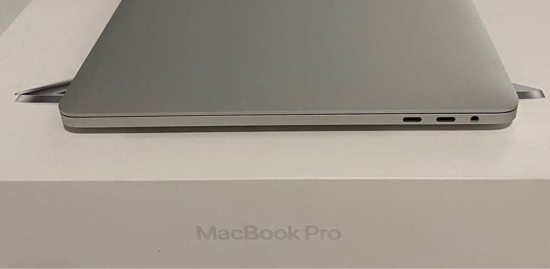 MacBook本体 MacBook Pro 13 with Touch Bari5 16GB 1TB