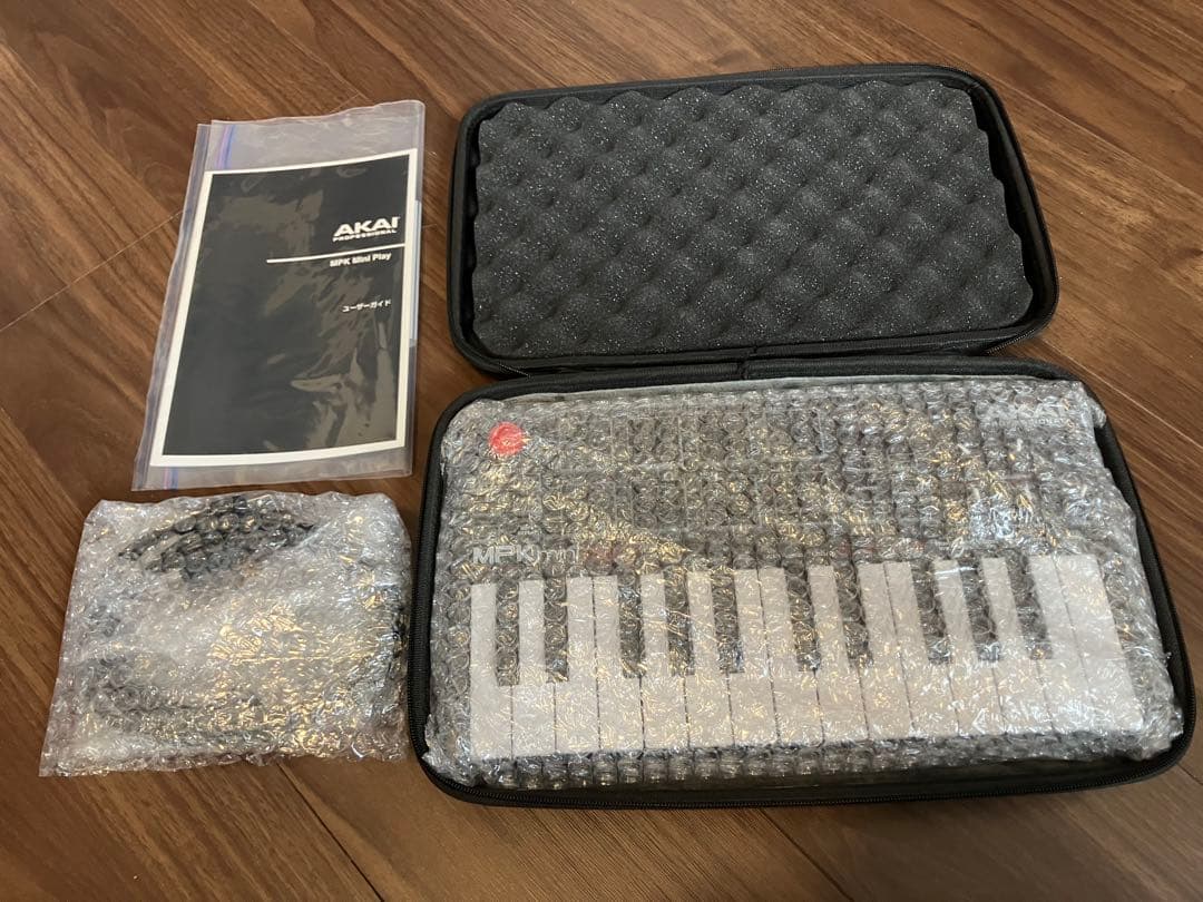 AKAI MPK Mini Play 本体と専用保護ケースのセット