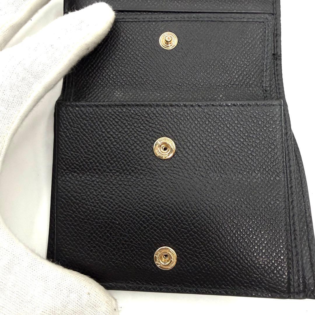 超美品　Salvatore Ferragamo ブラック 二つ折り財布　レザー