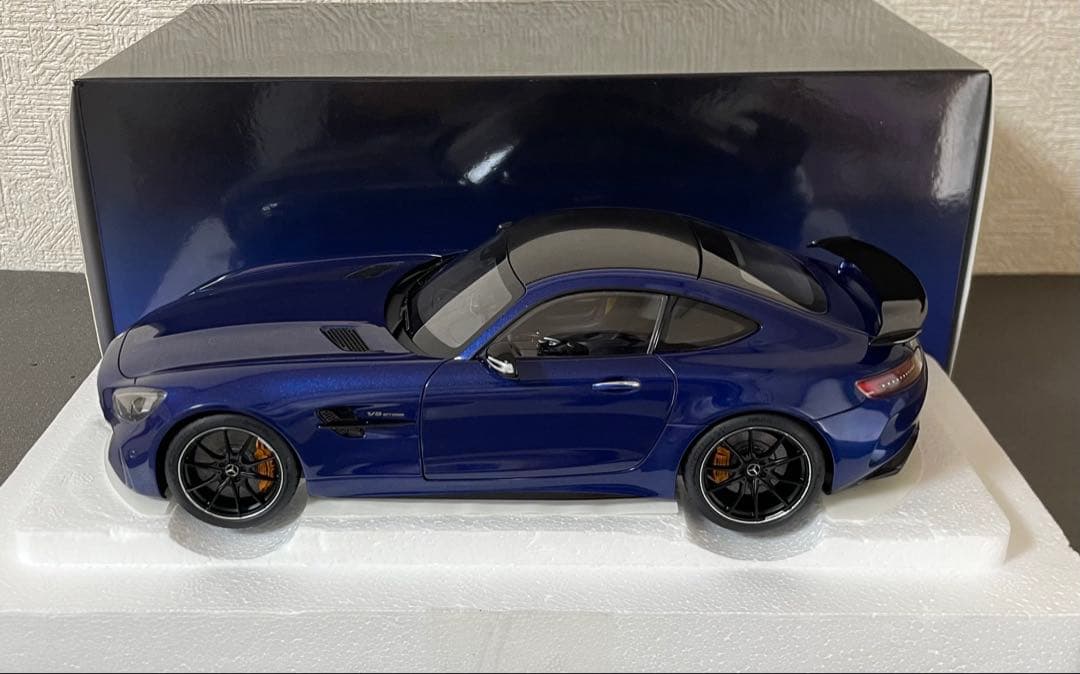 【新品同様】オートアート 1/18 AMG GT R 76334