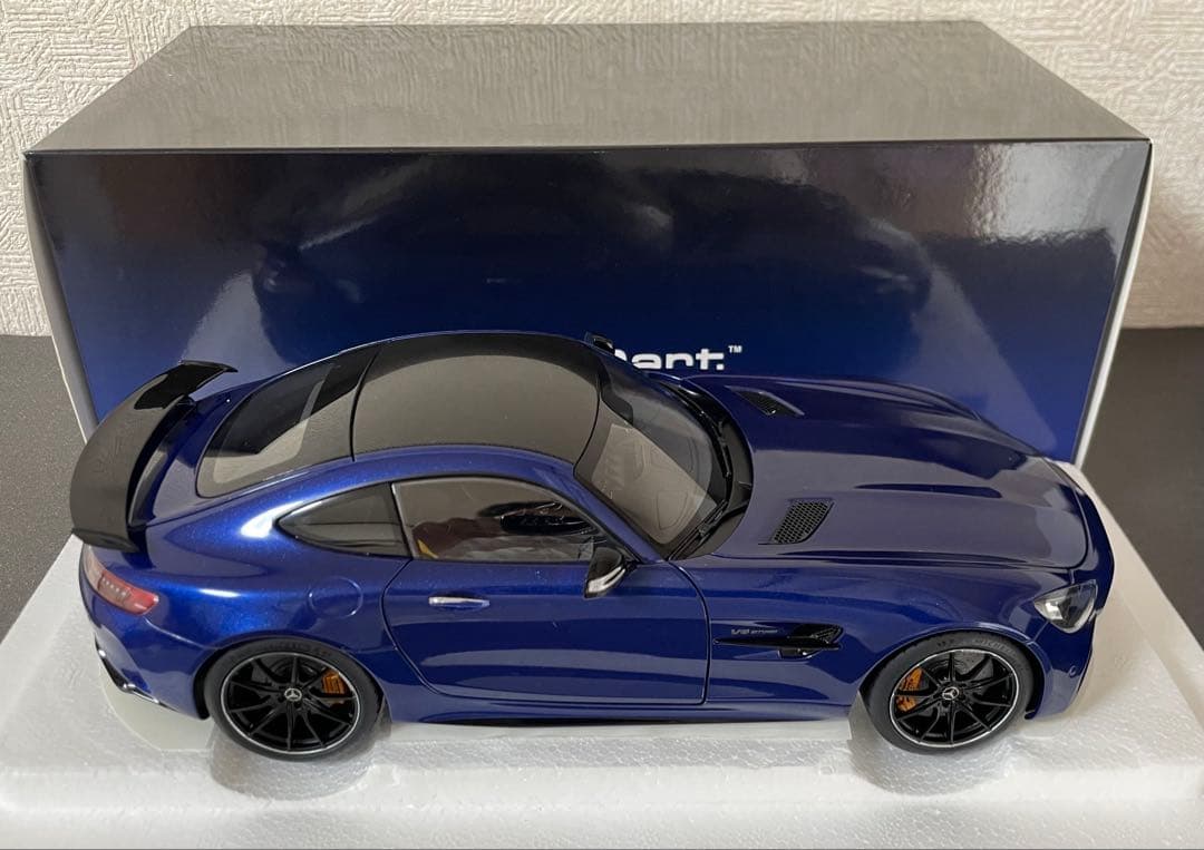 【新品同様】オートアート 1/18 AMG GT R 76334