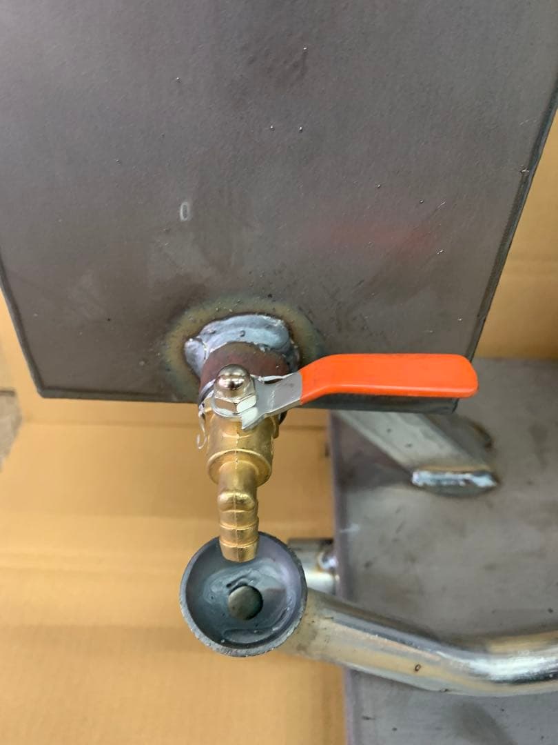 廃油ストーブ 煙突アダプタ付き80mm、100mm煙突使えます。